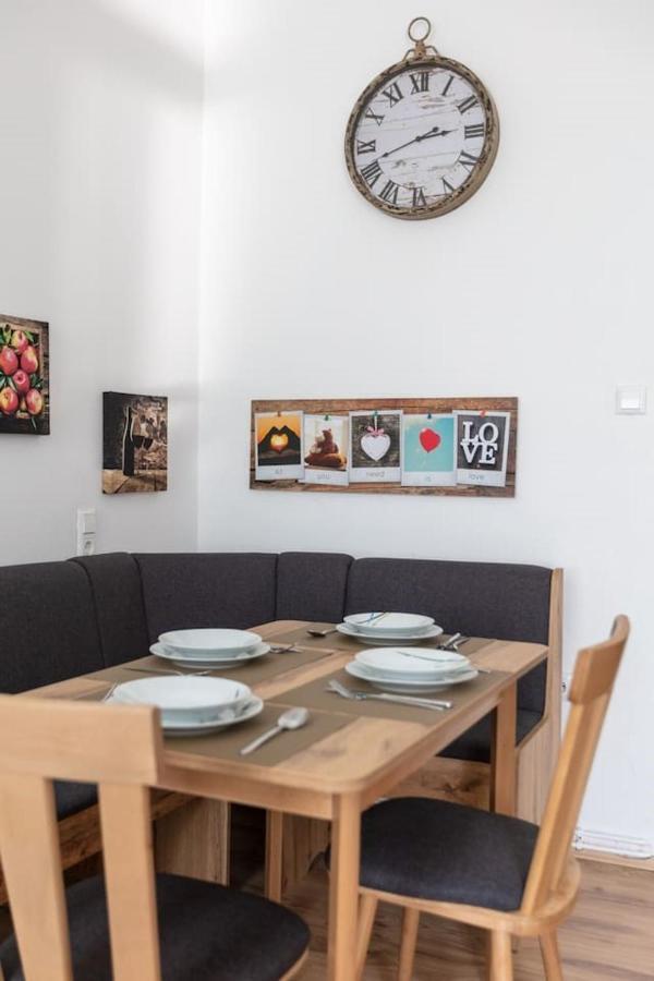 Sunny Renovated Apartment Close To Downtown Vienna Esterno foto